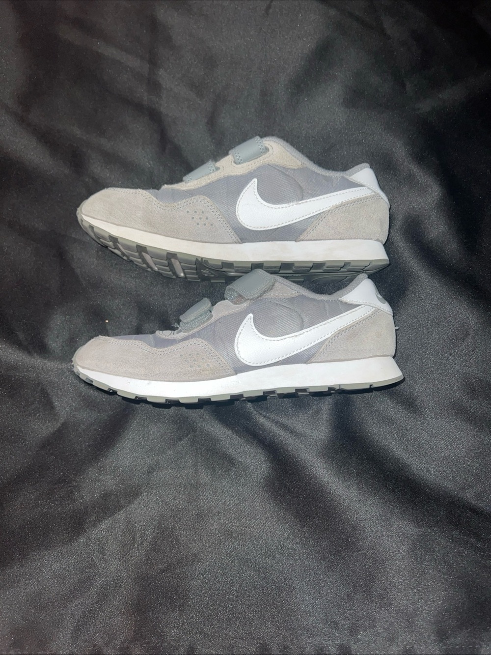 Nike Gray youth 2.5 valiant and Velcro Runner Sneakers